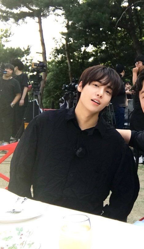 지금-국내-뿐만-아니라-해외에서도-다들-행방을-찾고-있다는-연예인...twt-3-이미지