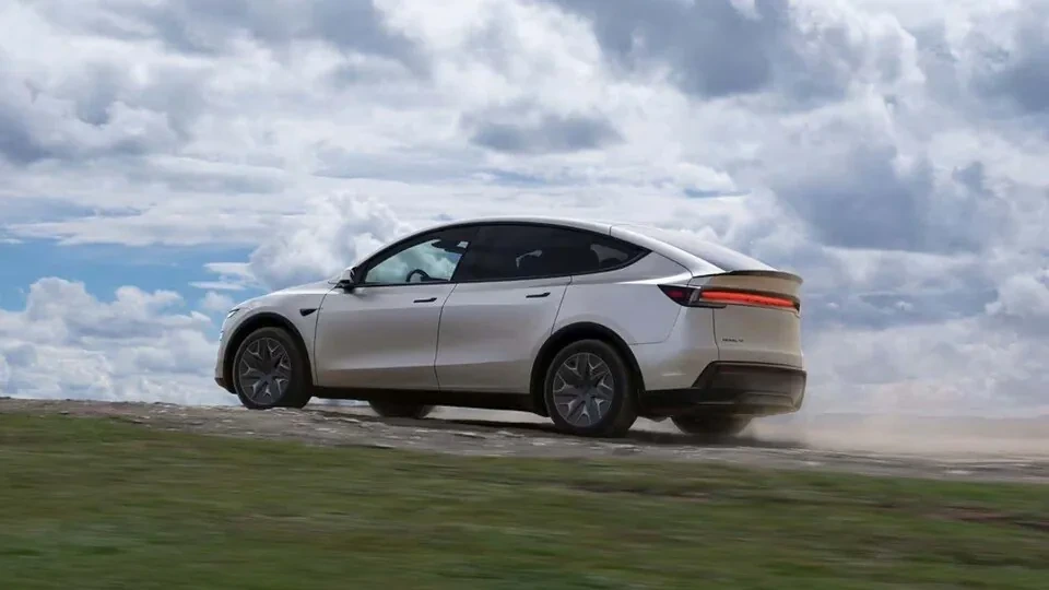 모델-Y-L-출시-6499-1-이미지