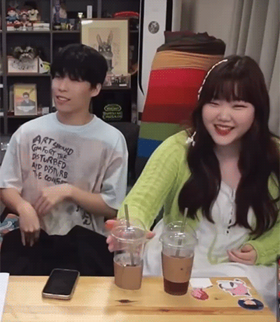 찬혁이-음료수를-마실-뻔한-수현이-0-이미지