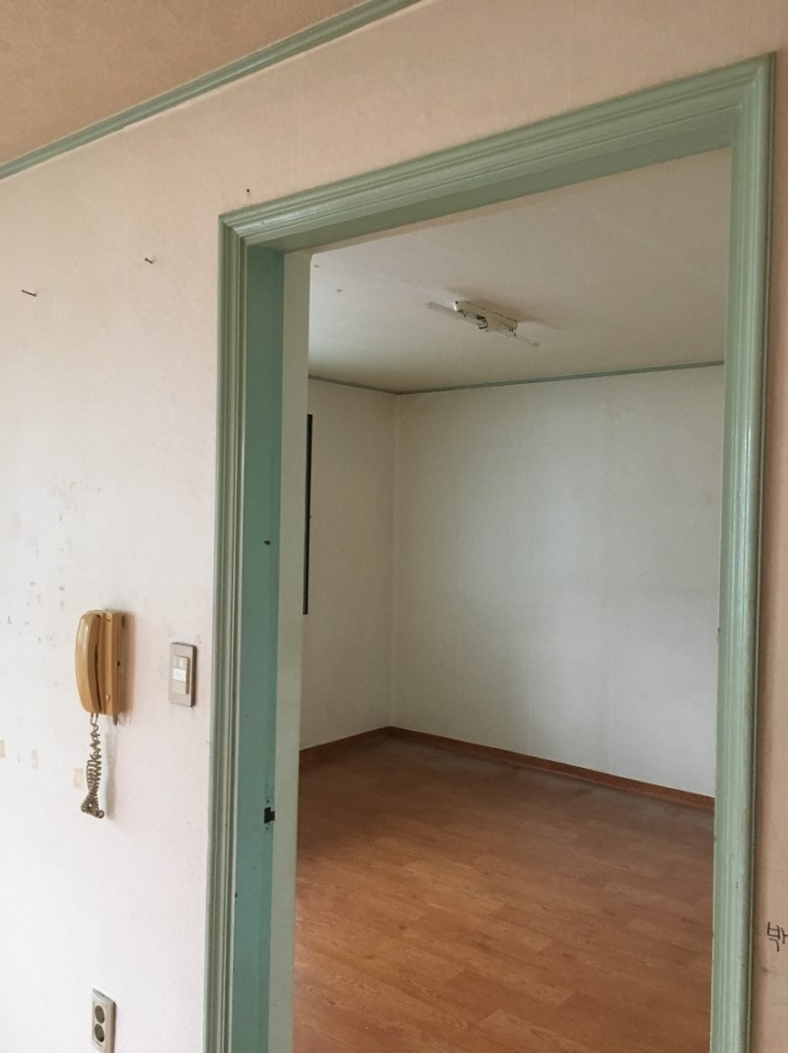 체리색-몰딩-이전-유행-컬러-5-이미지