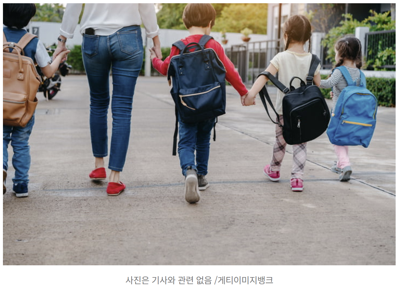 "아이-사진-30장씩-올리느라-진땀"-어린이집-교사들-울분-0-이미지