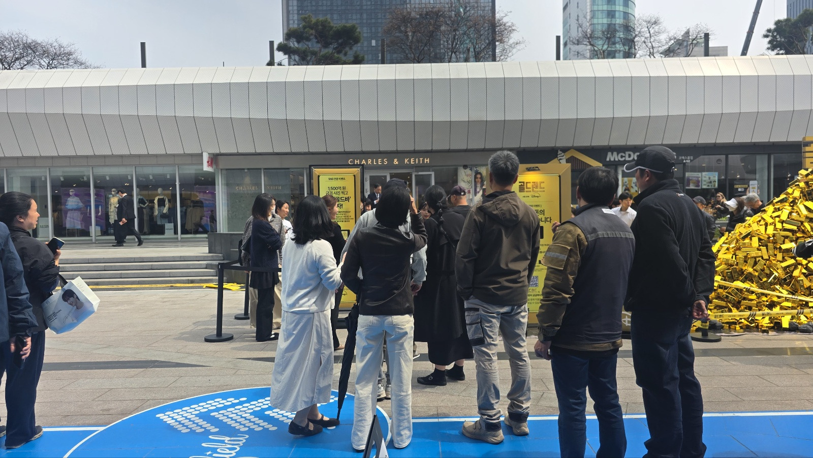 광장에-금괴-깔린-실시간-코엑스-근황-1-이미지