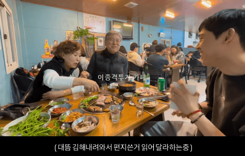 임신-소식-듣고-기뻐하는-가족들-0-이미지