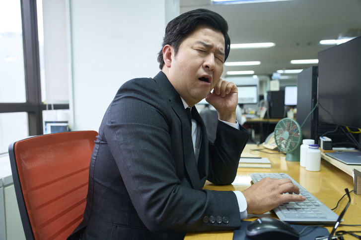 식사량도-줄였는데-왜?...뱃살이-자꾸-늘어나는-뜻밖의-이유-0-이미지