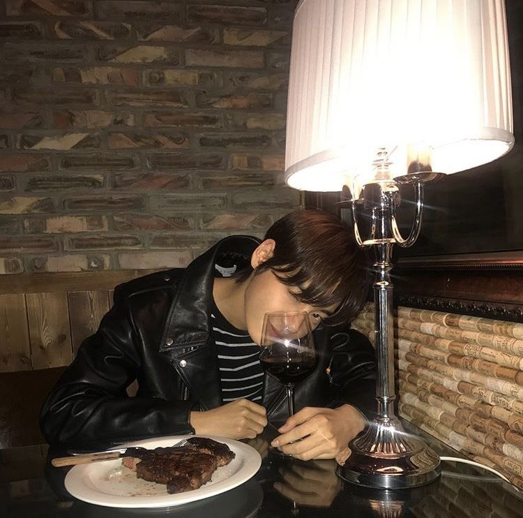 지금-국내-뿐만-아니라-해외에서도-다들-행방을-찾고-있다는-연예인...twt-4-이미지