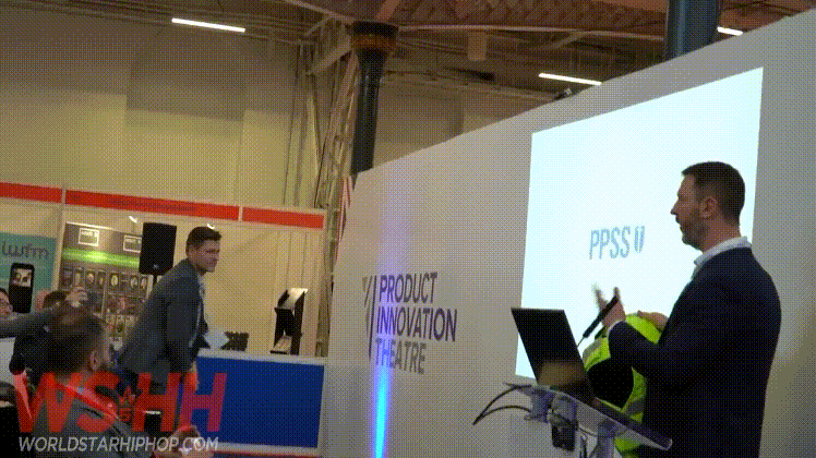 방검복-회사-CEO가-직접-시연.gif-1-이미지