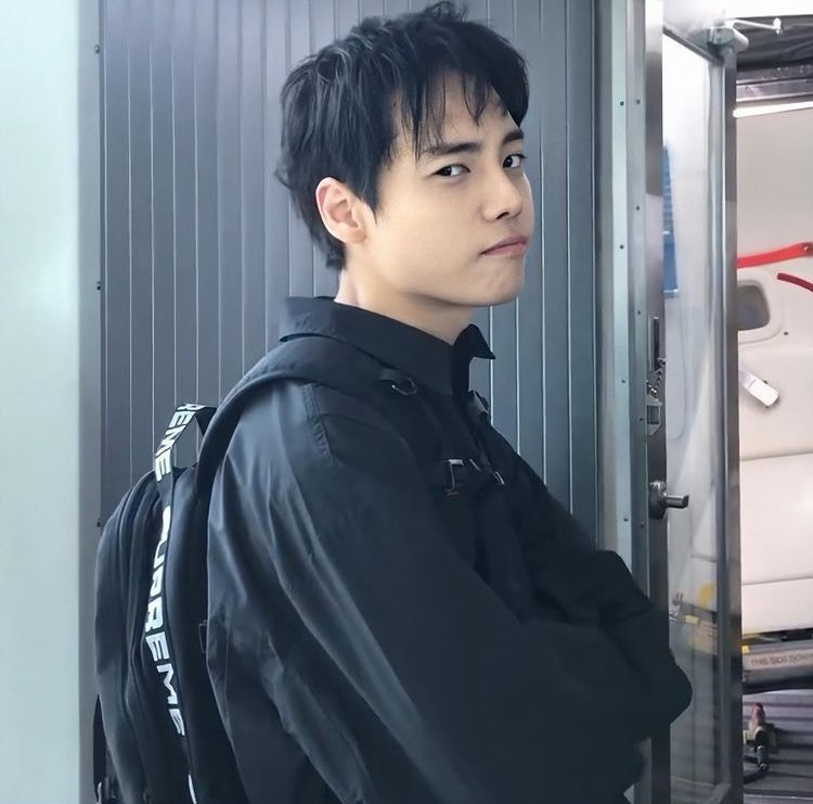 지금-국내-뿐만-아니라-해외에서도-다들-행방을-찾고-있다는-연예인...twt-5-이미지