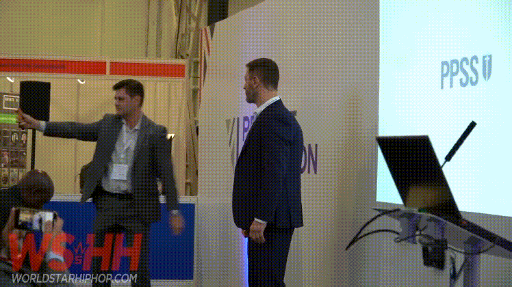 방검복-회사-CEO가-직접-시연.gif-0-이미지