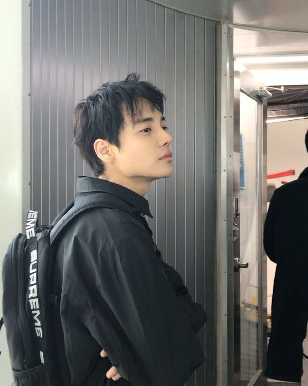 지금-국내-뿐만-아니라-해외에서도-다들-행방을-찾고-있다는-연예인...twt-8-이미지