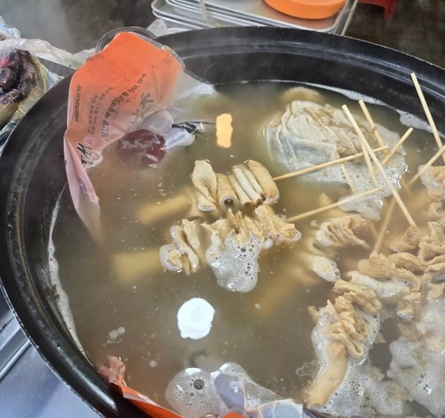 어묵-국물에-순대-봉지째-'둥둥'…부산-지역축제-위생-논란-0-이미지