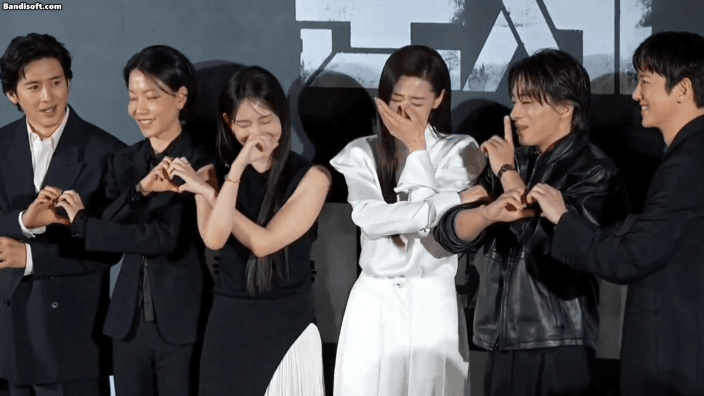 '군체'-제작보고회-구교환-때문에-빵터진-전지현.gif-1-이미지