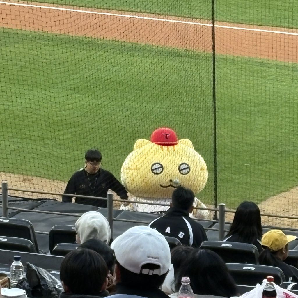 오늘-기아타이거즈-시구하는-콩물이-보러온-엄마와-할머니-1-이미지