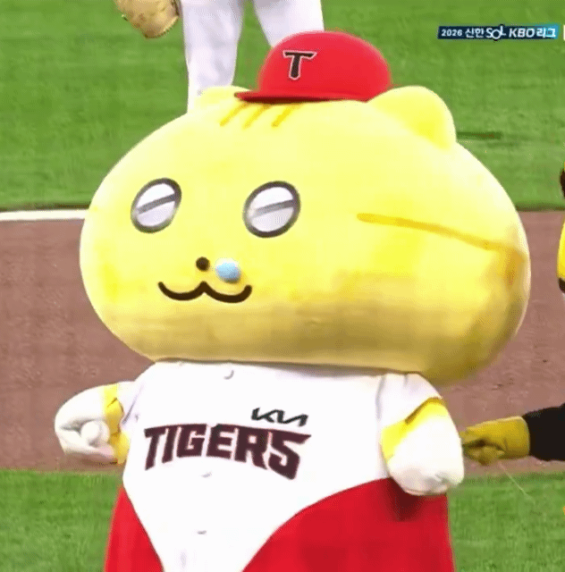 오늘-기아타이거즈-시구하는-콩물이-보러온-엄마와-할머니-4-이미지