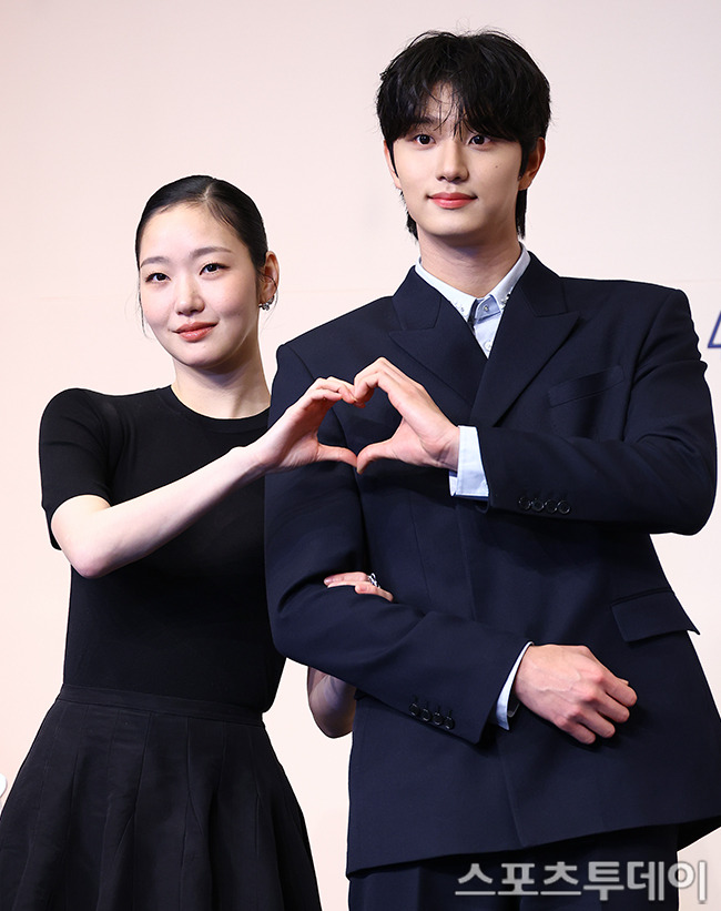 실시간-유미의-세포들-시즌3-제작발표회-투샷-3-이미지