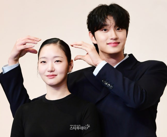 실시간-유미의-세포들-시즌3-제작발표회-투샷-0-이미지