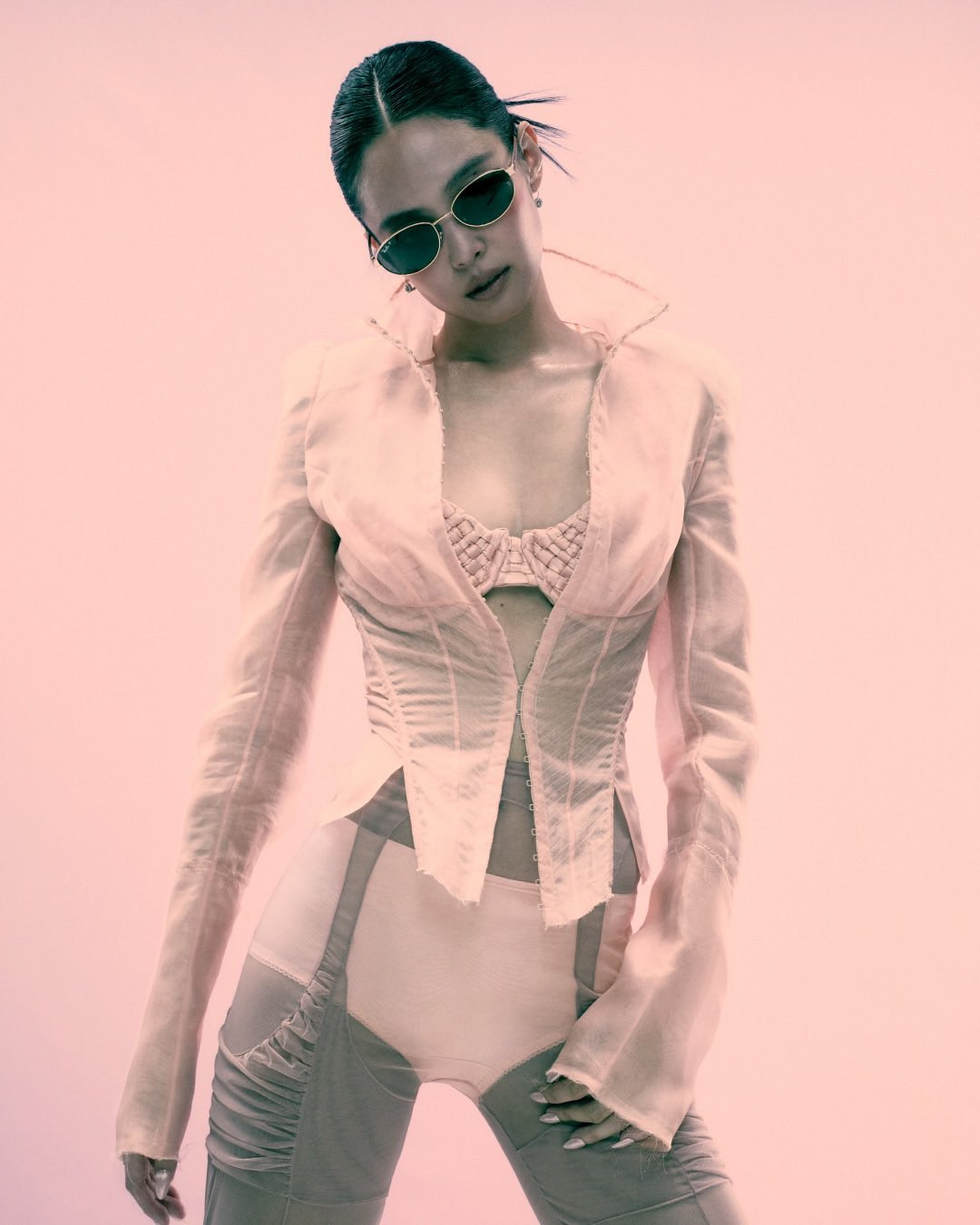 레이밴-글로벌-엠버서더-된-제니-화보.jpg-7-이미지