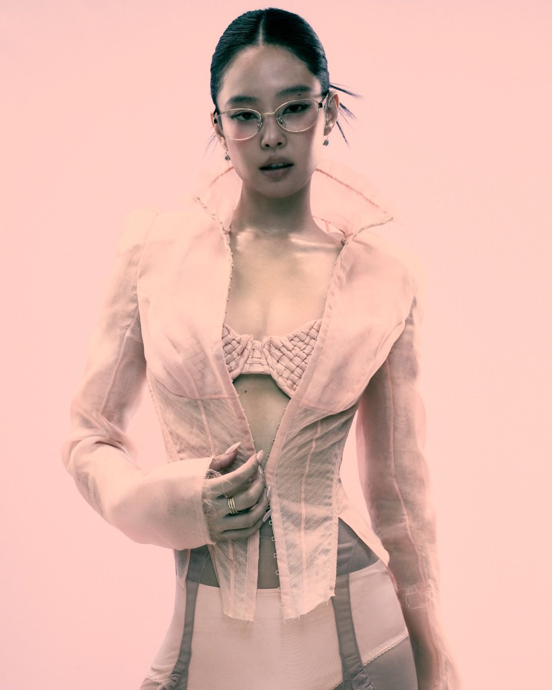 레이밴-글로벌-엠버서더-된-제니-화보.jpg-9-이미지