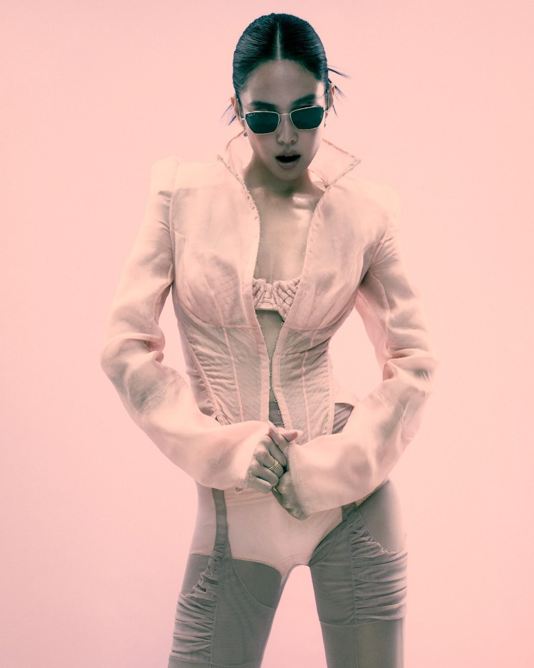 레이밴-글로벌-엠버서더-된-제니-화보.jpg-8-이미지