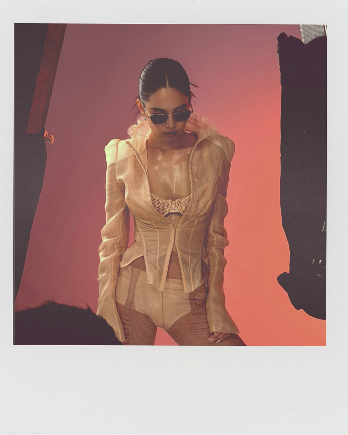 레이밴-글로벌-엠버서더-된-제니-화보.jpg-10-이미지