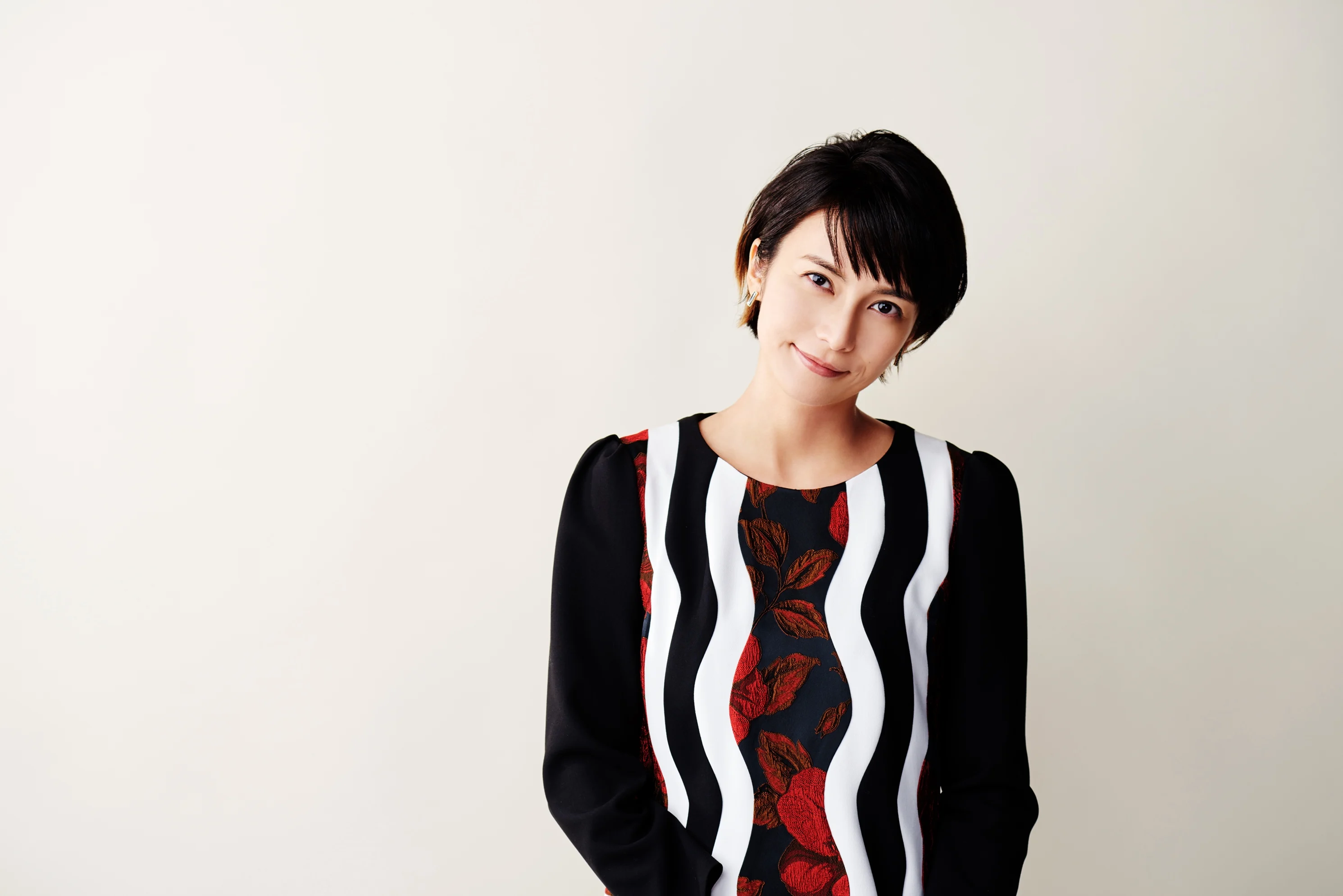 일본에서-쿨뷰티의-대표적인-외모로-불리는-여자-연예인-17-이미지