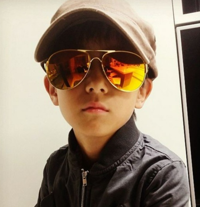 유준상♥홍은희,-잘생긴-두-아들-공개…"첫째-아들-군-전역".jpg-2-이미지