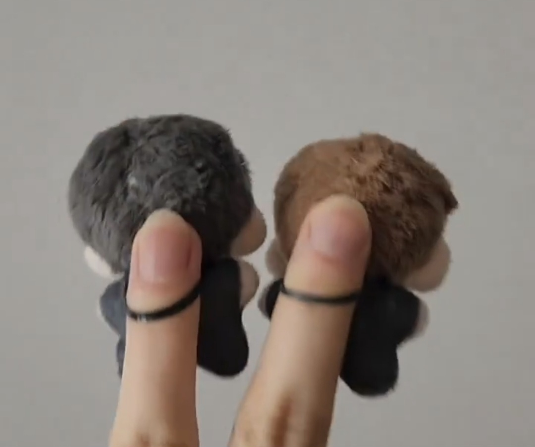 작은-인형으로-인증샷-찍을때-손가락-안나오게-하는-방법-3-이미지