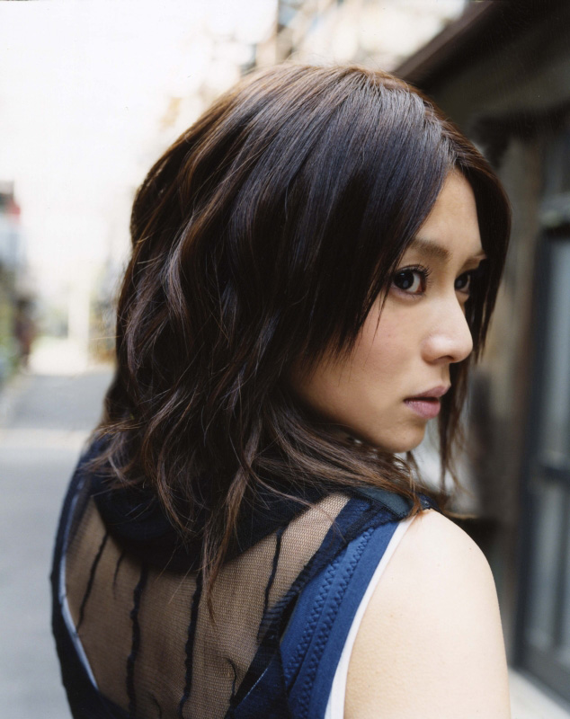 일본에서-쿨뷰티의-대표적인-외모로-불리는-여자-연예인-10-이미지