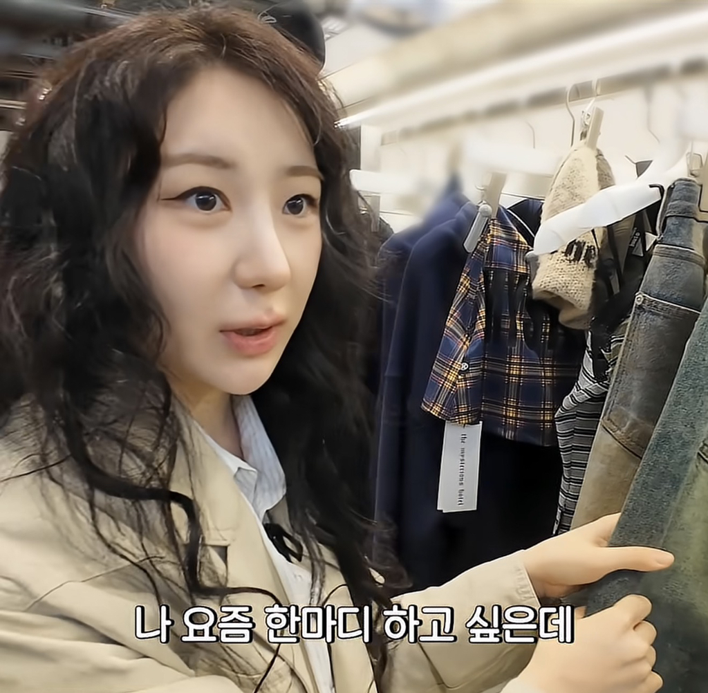 최근-출시되는-의류에-대해서-한마디-하고-싶다는-이채연-1-이미지