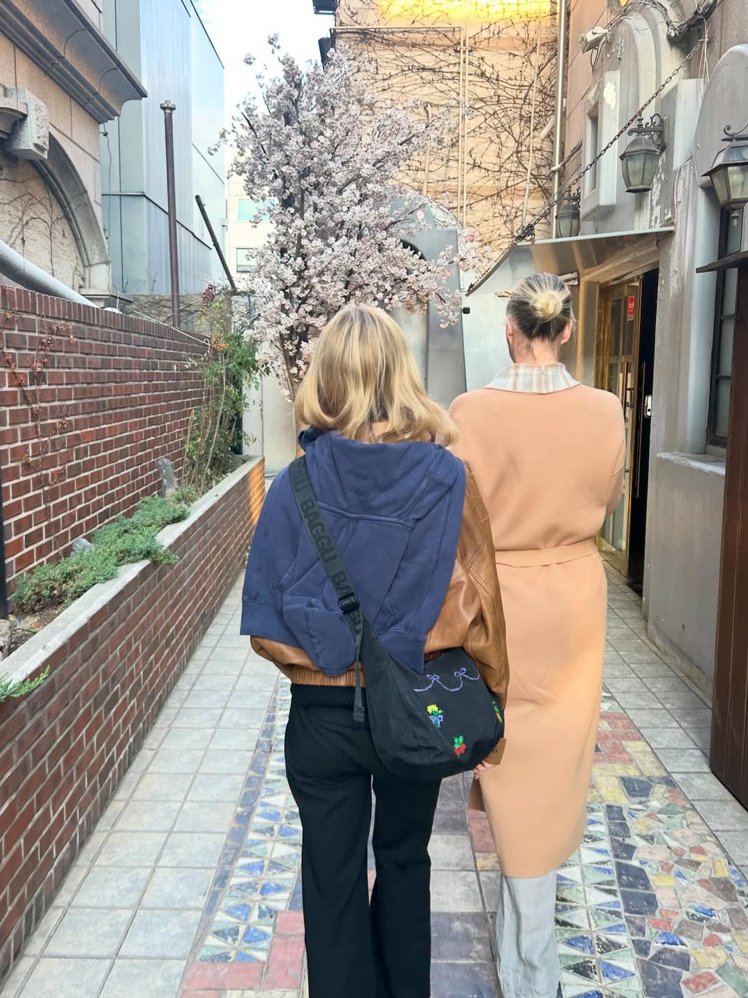 한국-여행-중인-나탈리아-다이어(기묘한이야기-낸시)-1-이미지