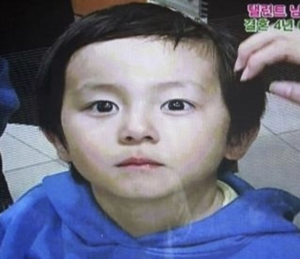 유준상♥홍은희,-잘생긴-두-아들-공개…"첫째-아들-군-전역".jpg-1-이미지