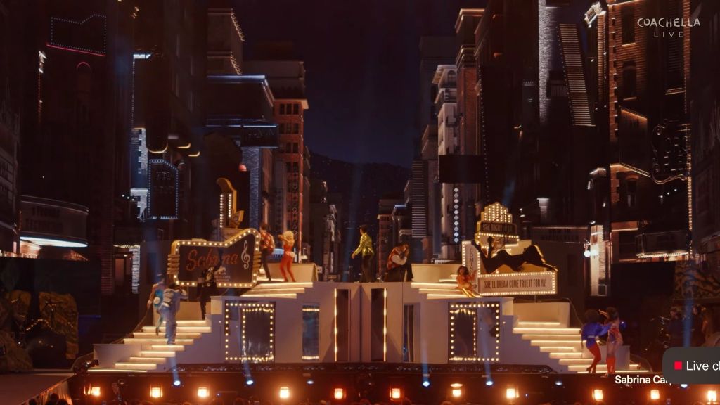 한-편의-뮤지컬처럼-구성해-역대급-반응인-사브리나-코첼라-공연-5-이미지