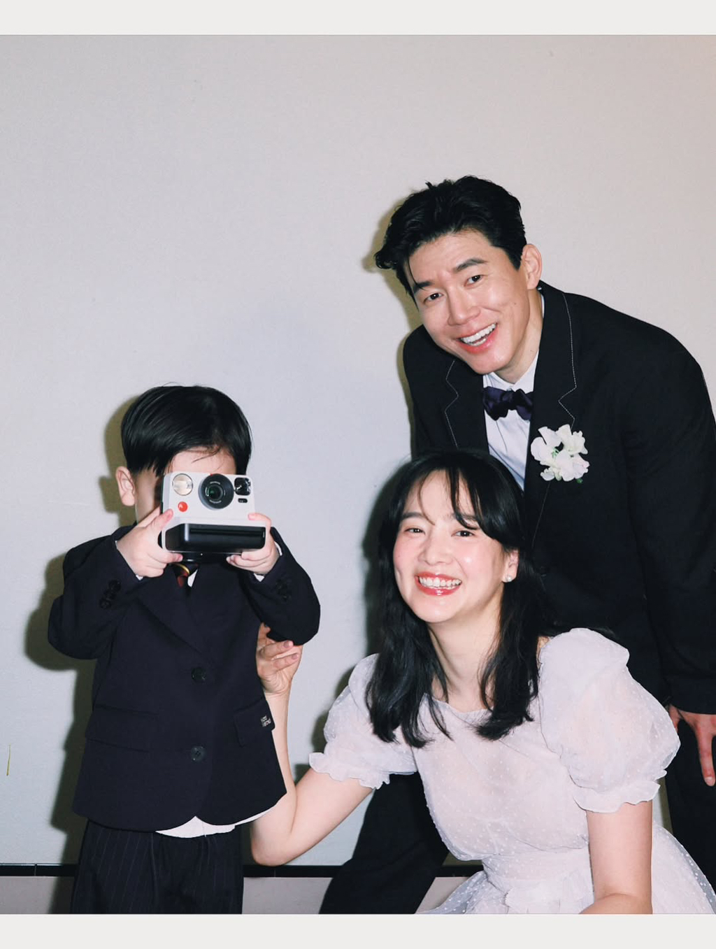 윤승아-김무열-결혼-11주년-기념-가족사진-4-이미지