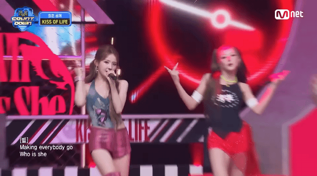 컴백하고-첫-무대부터-전원-핸드-마이크로-라이브-하는-키스-오브-라이프.jpg-2-이미지