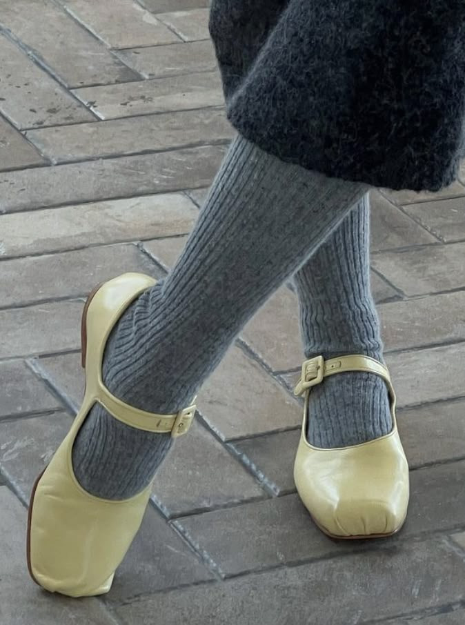 발-끝에서-피어나는-봄🌷-봄-내음-가득-담은-신발들-👟🩰-14-이미지