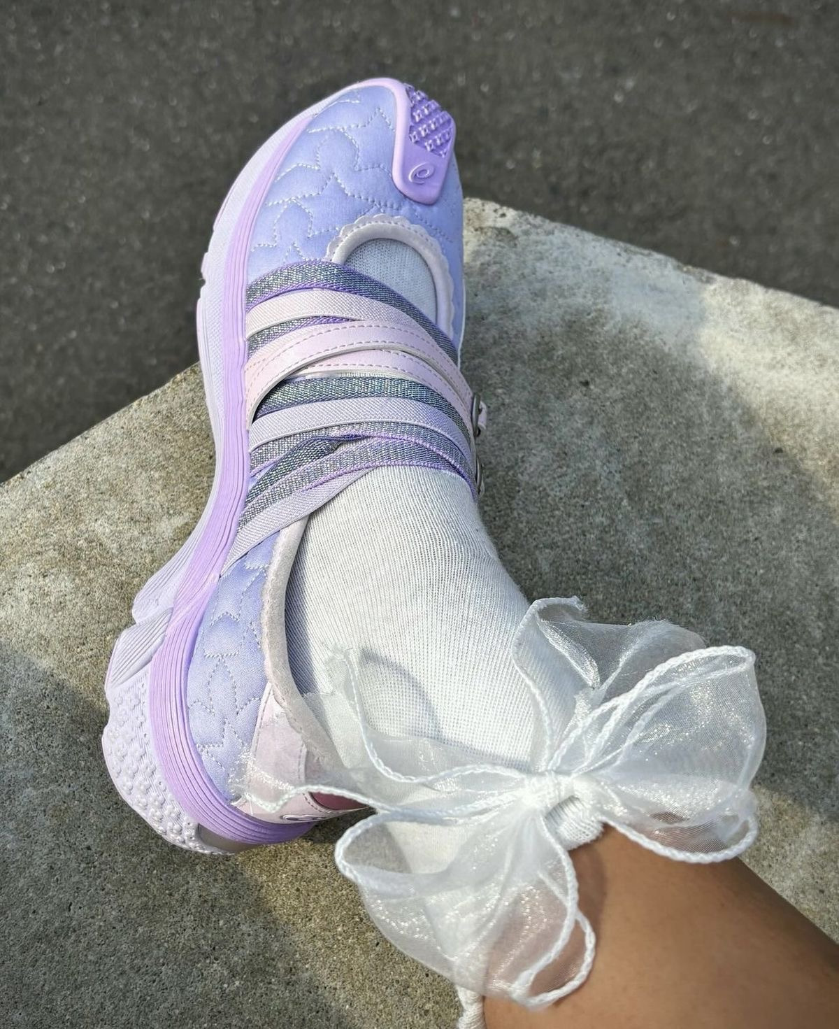 발-끝에서-피어나는-봄🌷-봄-내음-가득-담은-신발들-👟🩰-16-이미지