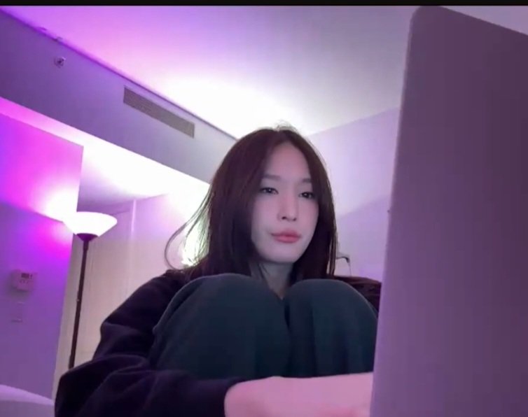 애니-팬들보는-눈빛과-과제하는-눈빛-차이.jpg-2-이미지