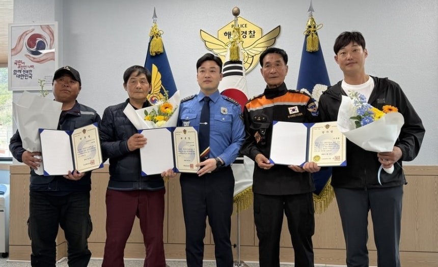 실종된-70대-선장-찾았던-하재숙-남편,-해경-감사장-받아-2-이미지