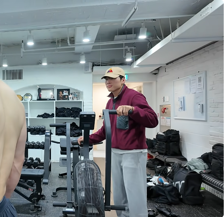 최근-스파링-파트너들이-다양해-진-듯한-코좀-체육관-3-이미지