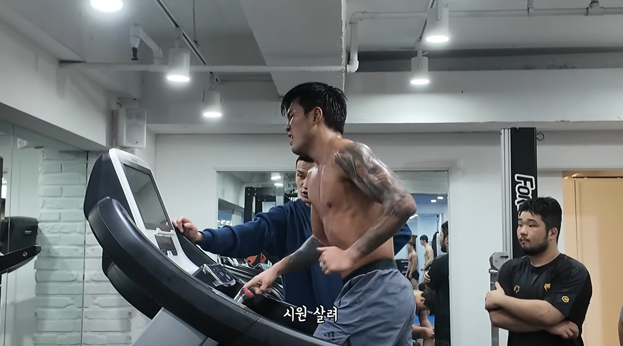 최근-스파링-파트너들이-다양해-진-듯한-코좀-체육관-4-이미지