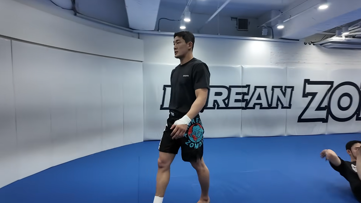 최근-스파링-파트너들이-다양해-진-듯한-코좀-체육관-2-이미지