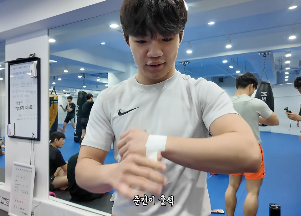 최근-스파링-파트너들이-다양해-진-듯한-코좀-체육관-11-이미지