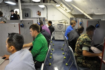 니미츠급-항공모함의-생활-일부-4-이미지