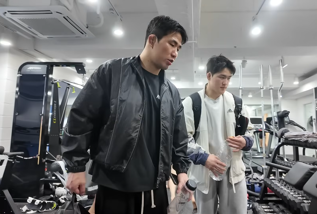 최근-스파링-파트너들이-다양해-진-듯한-코좀-체육관-5-이미지