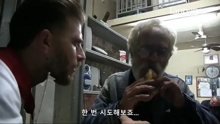 나폴리-사람들을-상대로-실제-파인애플-피자-실험-39-이미지