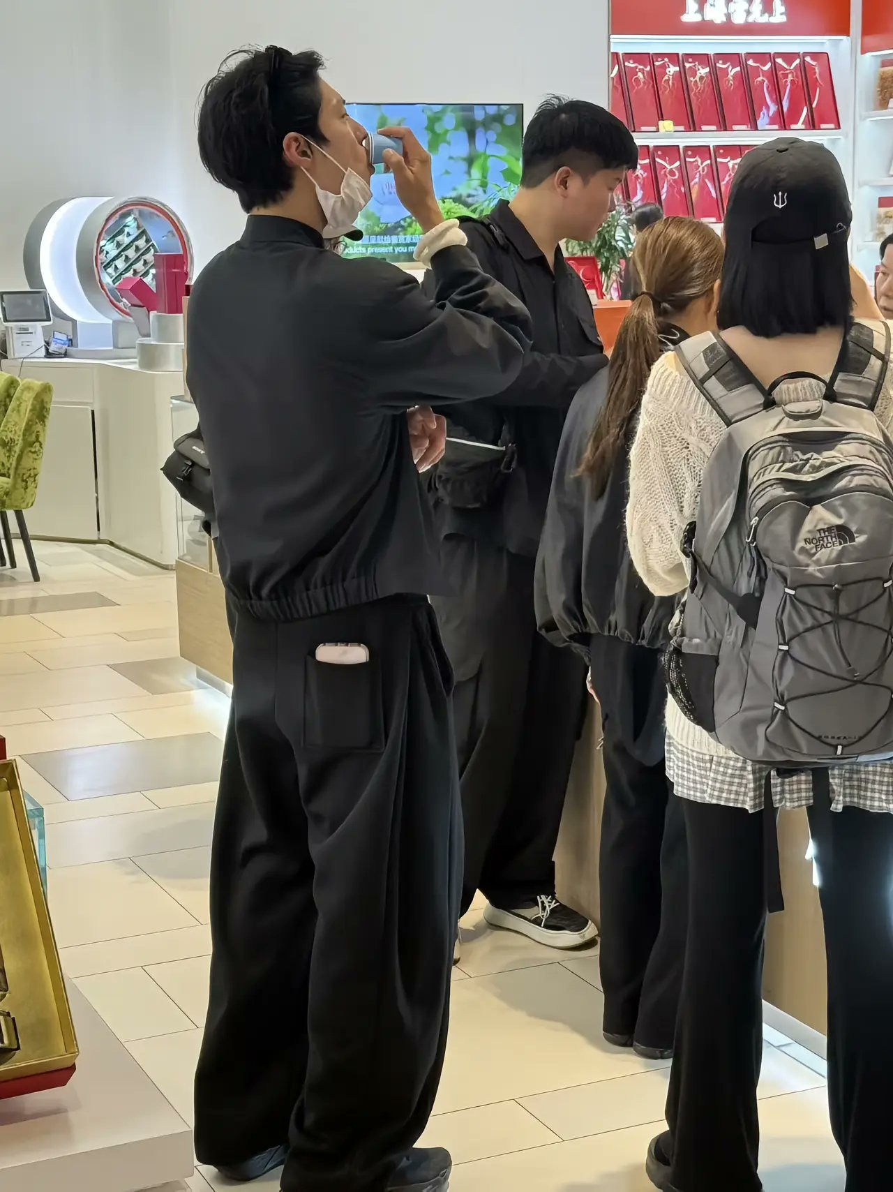 만난지-이틀만에-친해진-중국-배우-촬영장에-놀러간-박보검-12-이미지