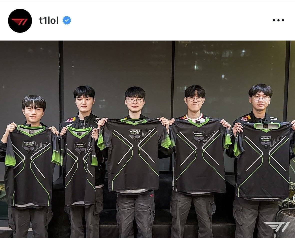 [T1-인스타]-NVIDIA의-젠슨황-CEO님께서-T1-LCK-선수단에게-친필-사인-유니폼을-보내주셨습니다-0-이미지