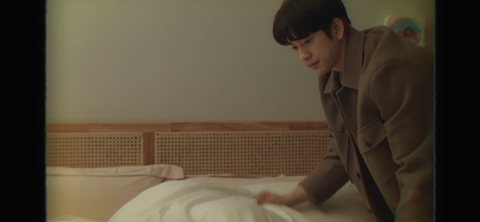 유미의세포들2-유미와-바비의-엔딩.jpg-9-이미지