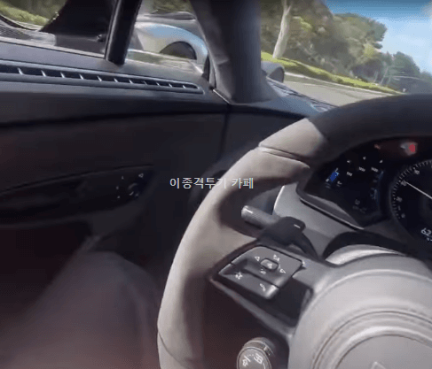 많이-비싸보이는-옆-차-0-이미지