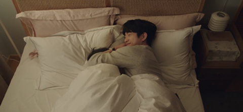 유미의세포들2-유미와-바비의-엔딩.jpg-1-이미지