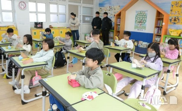 급식-파업으로-빵으로-끼니-떼우는-아이들..-＜new!-10-이미지